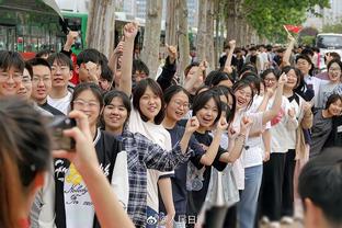 夸利亚雷拉：孔蒂并不局限于三后卫 对我来说他是顶级教练